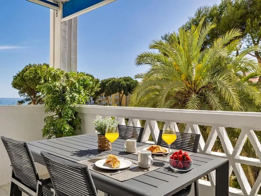 Stylish Sea View Apartment In Playas Del Duque Marbella
