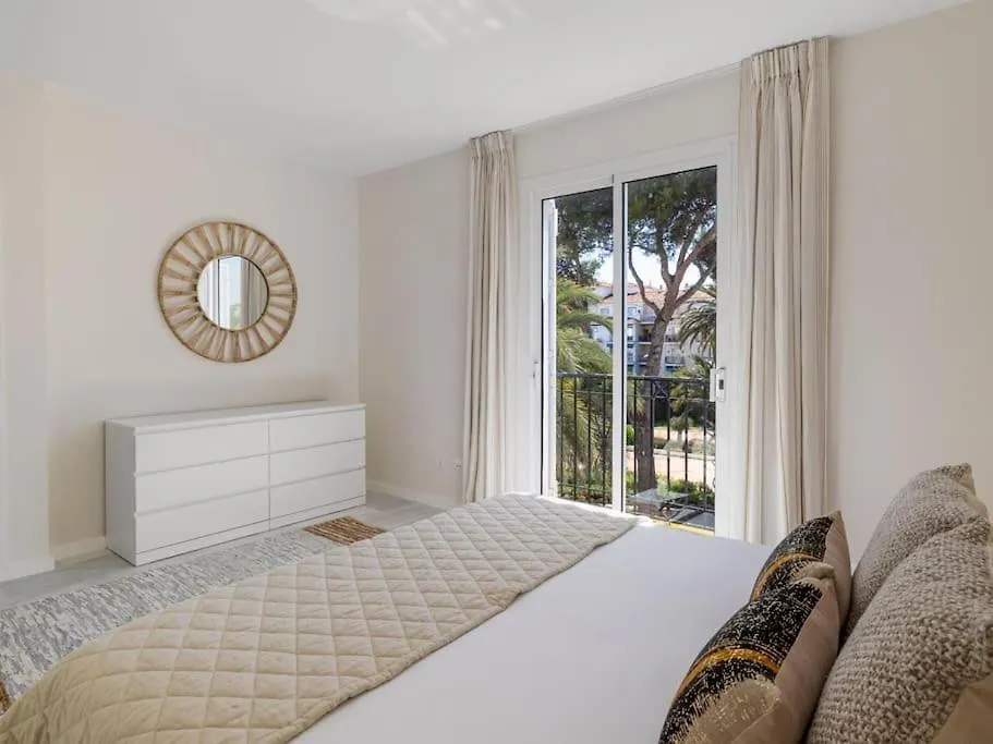 Stylish Sea View Apartment In Playas Del Duque Marbella