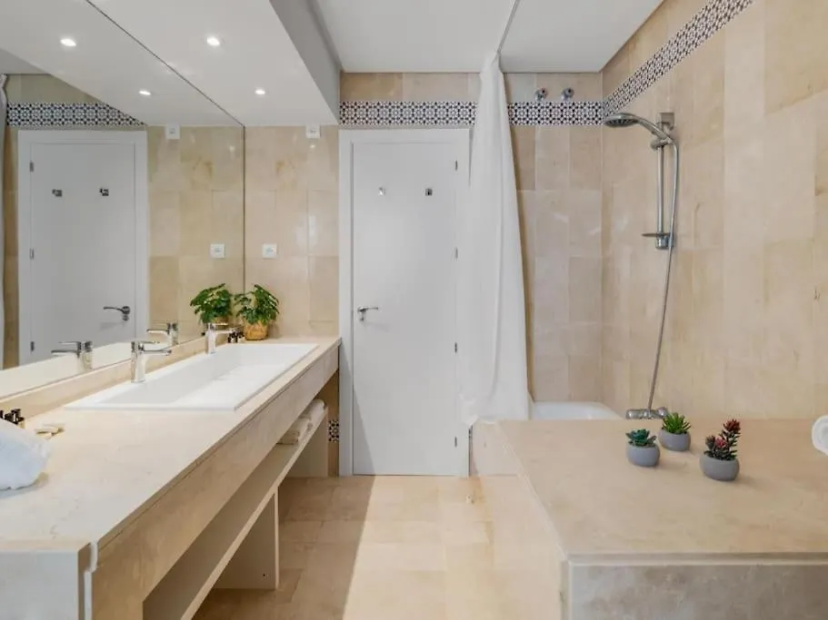 Stylish Sea View Apartment In Playas Del Duque Marbella 0*,