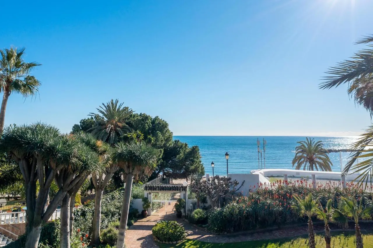 Stylish Sea View Apartment In Playas Del Duque Marbella